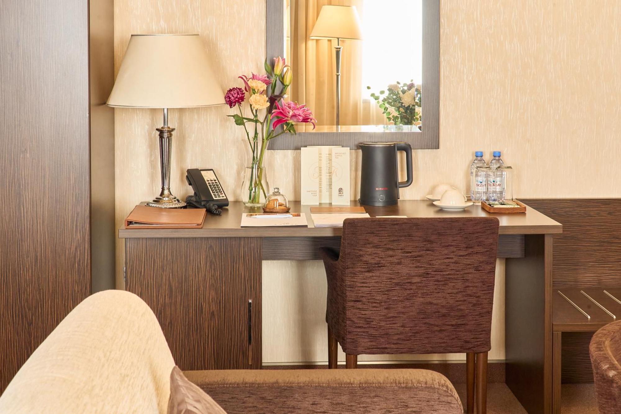 Kainar Hotel Tsjimkent Eksteriør bilde